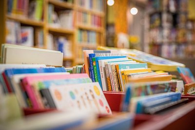 Die Buchhandlung Wittwer-Thalia spendet für die Leseförderung - eine Kooperation mit dem Förderverein